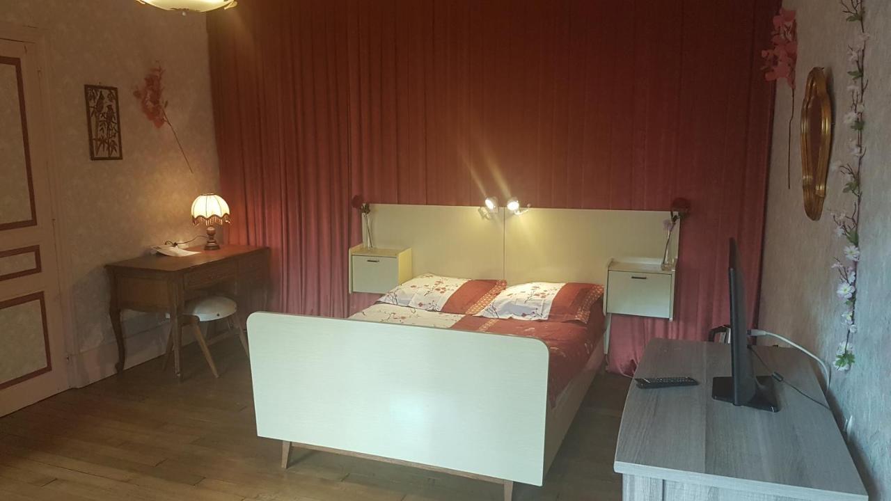Le Point Du Jour Bed and Breakfast Revin  Exteriör bild