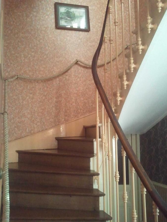 Le Point Du Jour Bed and Breakfast Revin  Exteriör bild