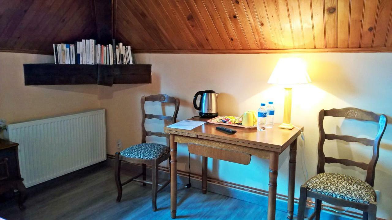 Le Point Du Jour Bed and Breakfast Revin  Exteriör bild