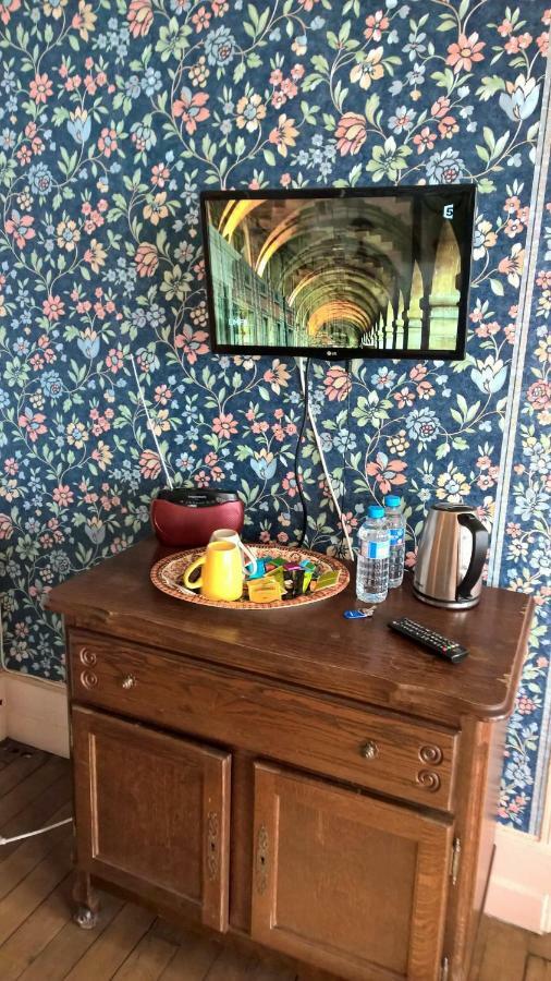 Le Point Du Jour Bed and Breakfast Revin  Exteriör bild