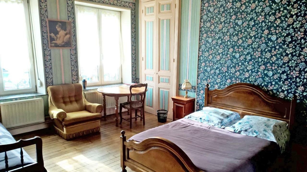Le Point Du Jour Bed and Breakfast Revin  Exteriör bild