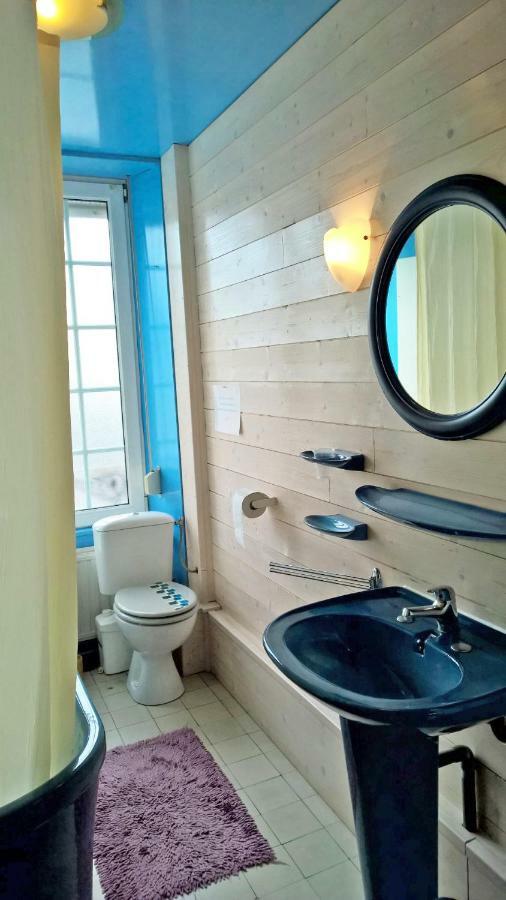 Le Point Du Jour Bed and Breakfast Revin  Exteriör bild